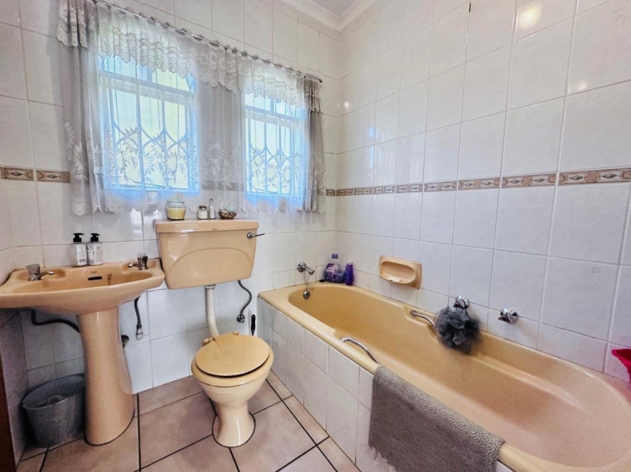 4 Bedroom Property for Sale in Verwoerdpark Gauteng