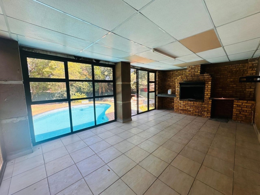 4 Bedroom Property for Sale in Verwoerdpark Gauteng