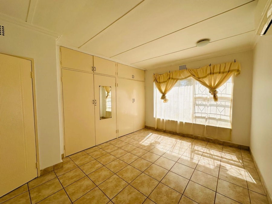 4 Bedroom Property for Sale in Verwoerdpark Gauteng