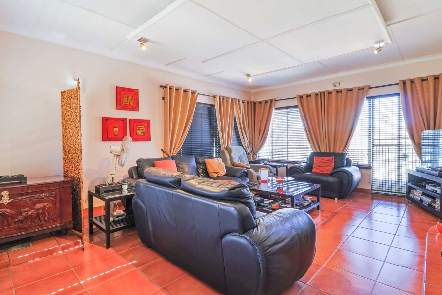 3 Bedroom Property for Sale in Linmeyer Gauteng