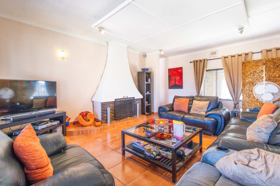 3 Bedroom Property for Sale in Linmeyer Gauteng