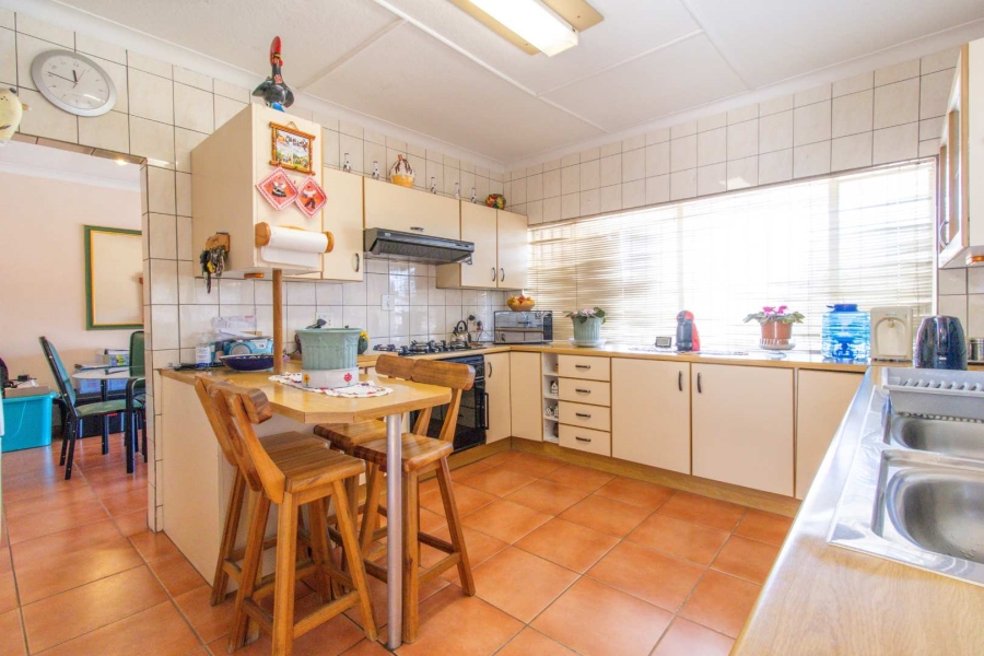 3 Bedroom Property for Sale in Linmeyer Gauteng
