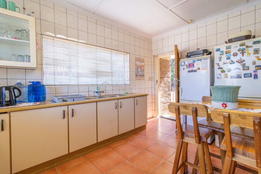 3 Bedroom Property for Sale in Linmeyer Gauteng