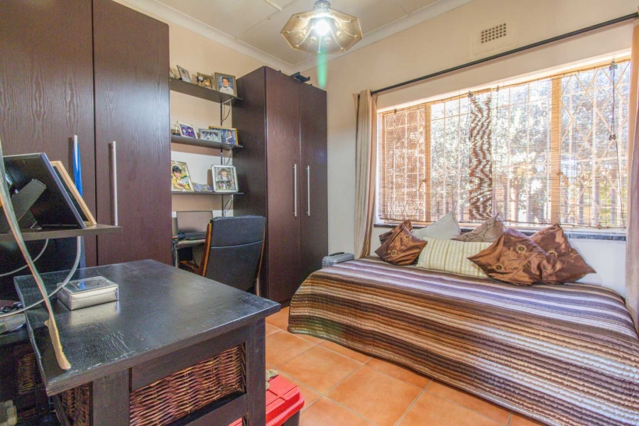 3 Bedroom Property for Sale in Linmeyer Gauteng