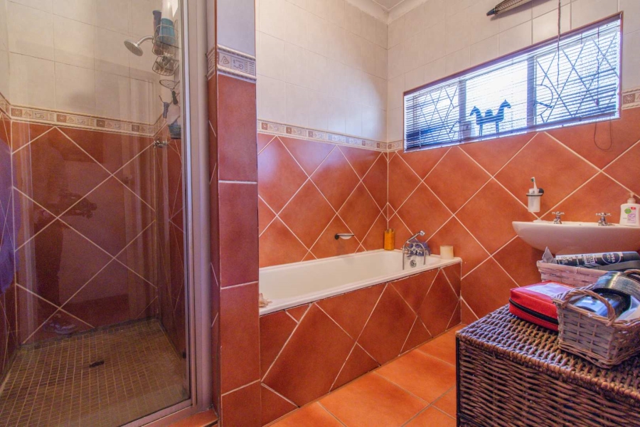 3 Bedroom Property for Sale in Linmeyer Gauteng
