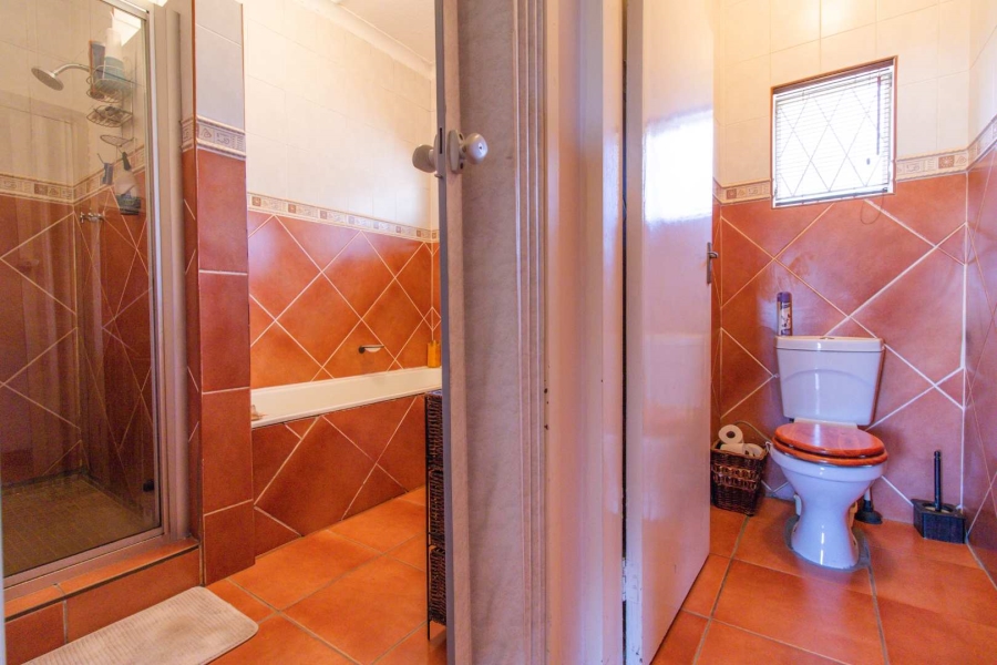 3 Bedroom Property for Sale in Linmeyer Gauteng