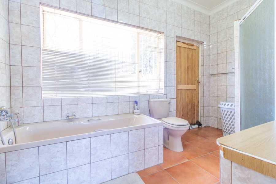3 Bedroom Property for Sale in Linmeyer Gauteng