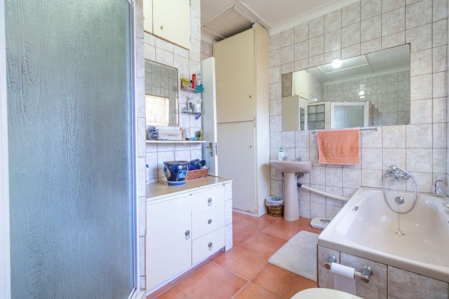 3 Bedroom Property for Sale in Linmeyer Gauteng
