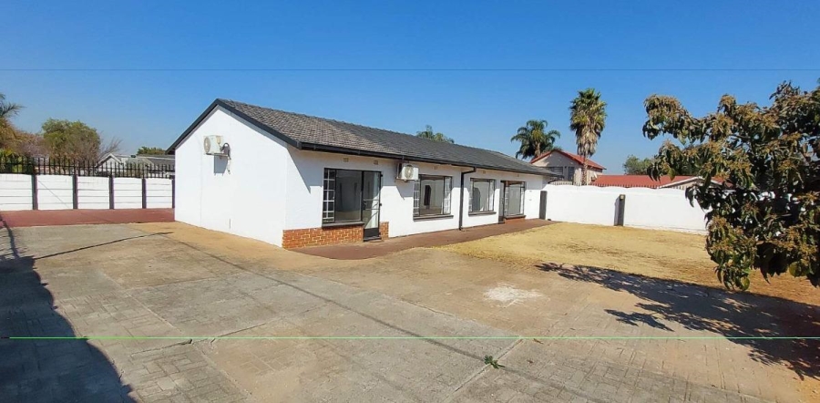 3 Bedroom Property for Sale in Verwoerdpark Gauteng