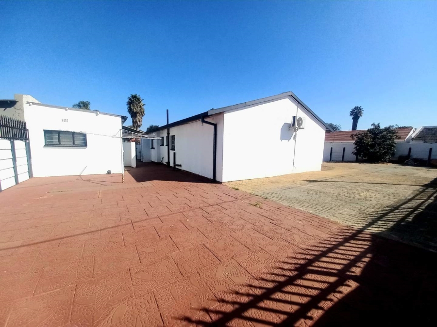 3 Bedroom Property for Sale in Verwoerdpark Gauteng