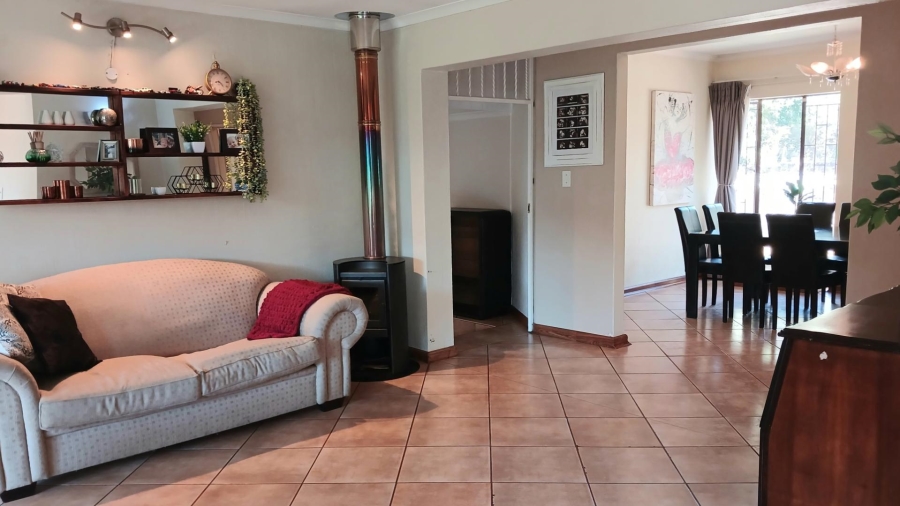 4 Bedroom Property for Sale in Hurlingham Manor Gauteng