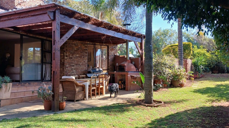 4 Bedroom Property for Sale in Hurlingham Manor Gauteng