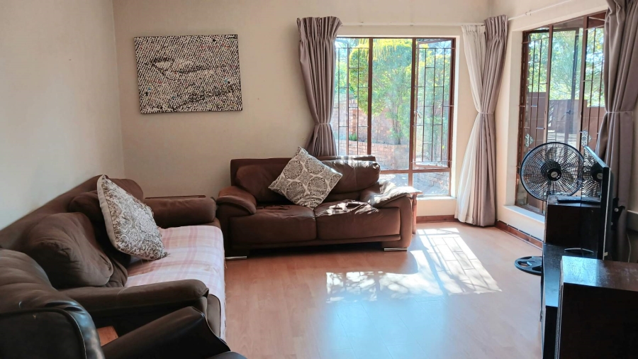 4 Bedroom Property for Sale in Hurlingham Manor Gauteng