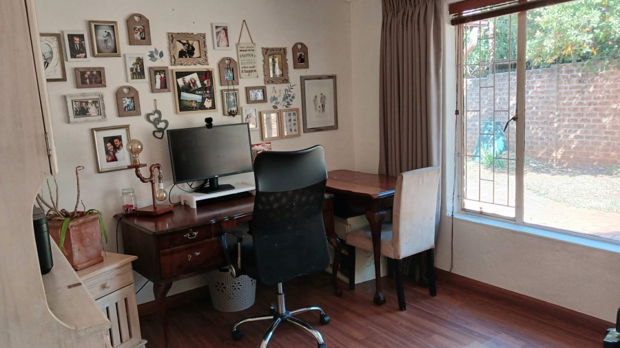 4 Bedroom Property for Sale in Hurlingham Manor Gauteng