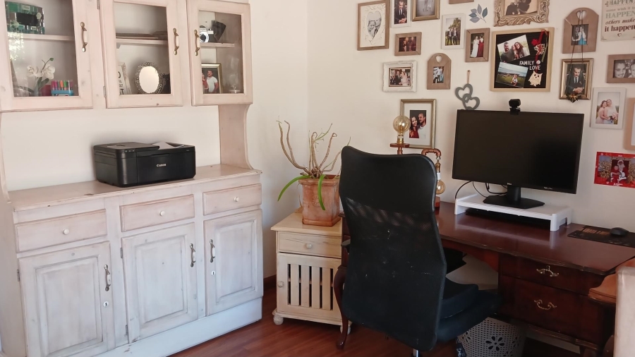 4 Bedroom Property for Sale in Hurlingham Manor Gauteng