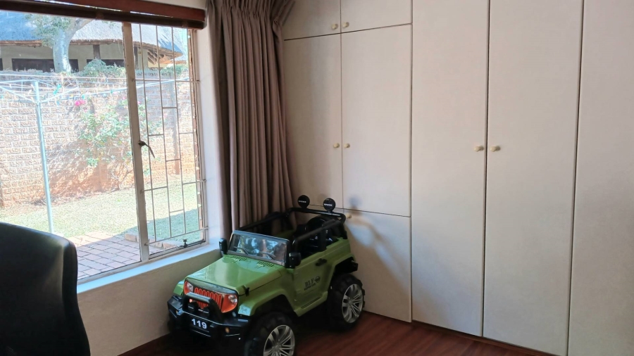 4 Bedroom Property for Sale in Hurlingham Manor Gauteng