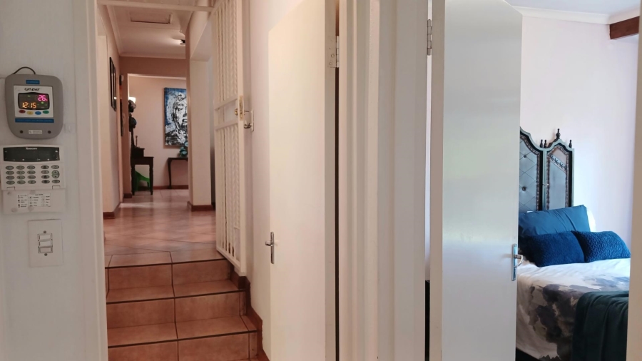 4 Bedroom Property for Sale in Hurlingham Manor Gauteng