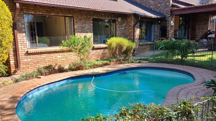 4 Bedroom Property for Sale in Hurlingham Manor Gauteng