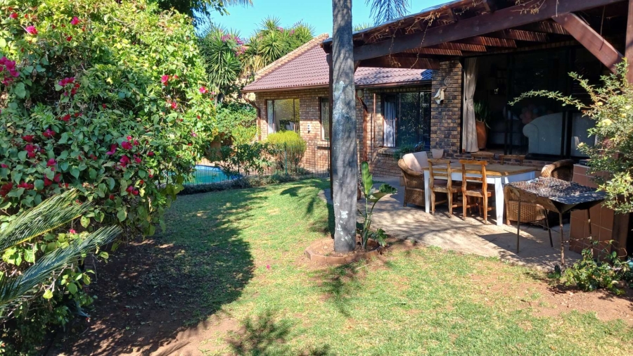 4 Bedroom Property for Sale in Hurlingham Manor Gauteng