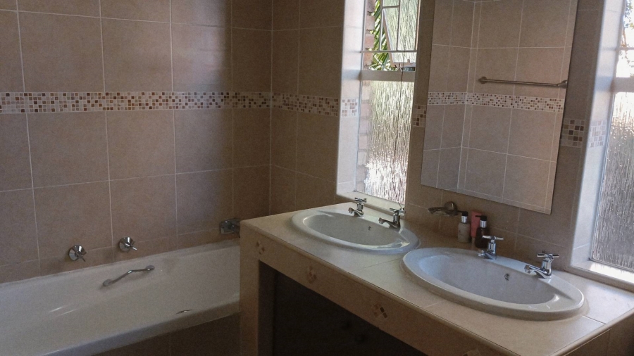 4 Bedroom Property for Sale in Hurlingham Manor Gauteng