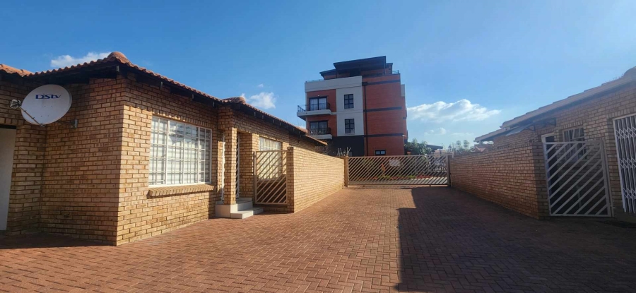 3 Bedroom Property for Sale in New Redruth Gauteng