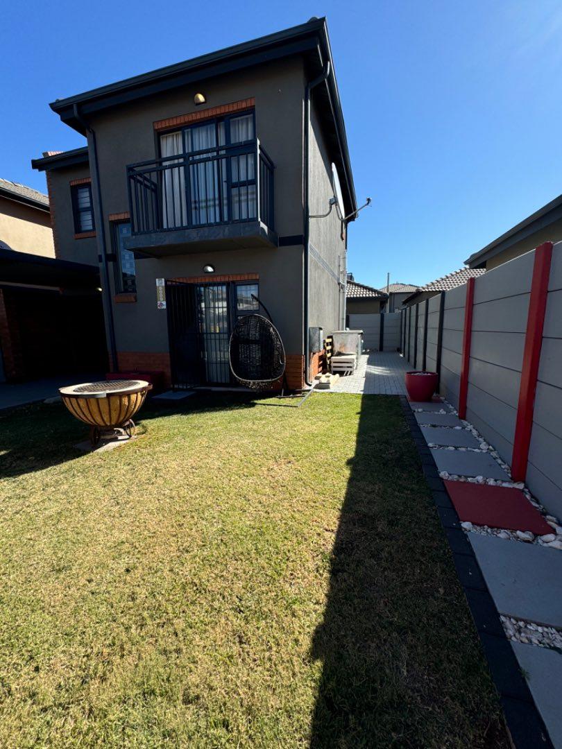 3 Bedroom Property for Sale in Albertsdal Gauteng