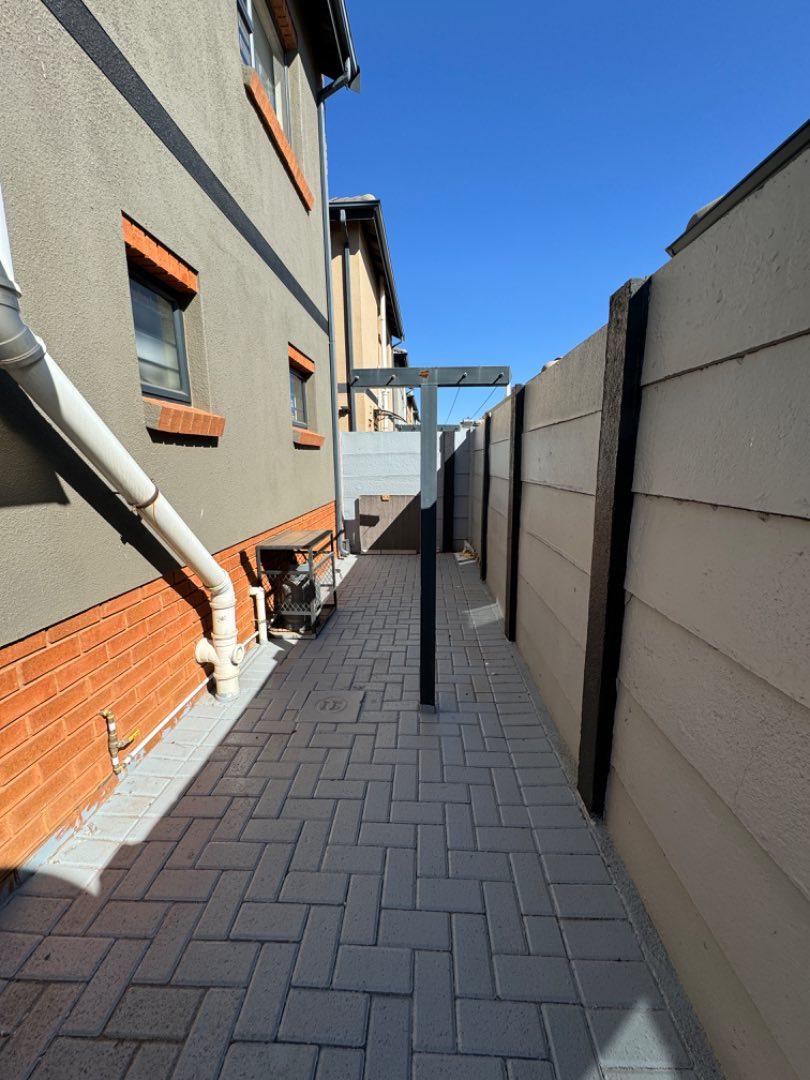 3 Bedroom Property for Sale in Albertsdal Gauteng