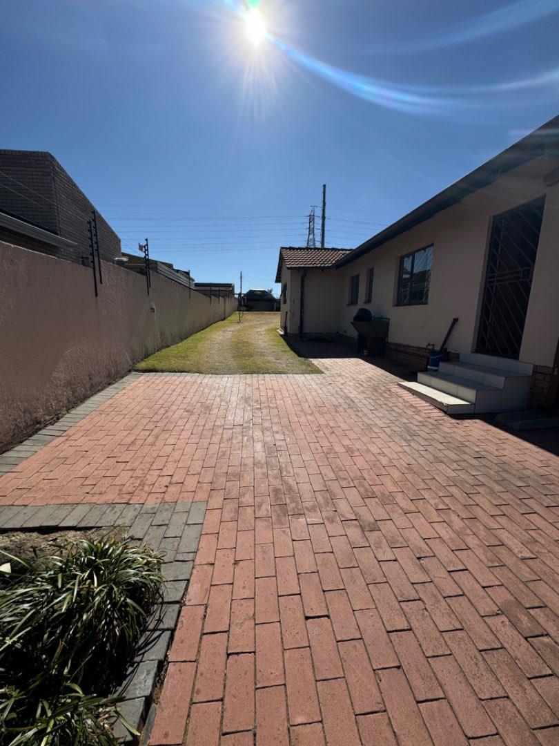 4 Bedroom Property for Sale in Meredale Gauteng