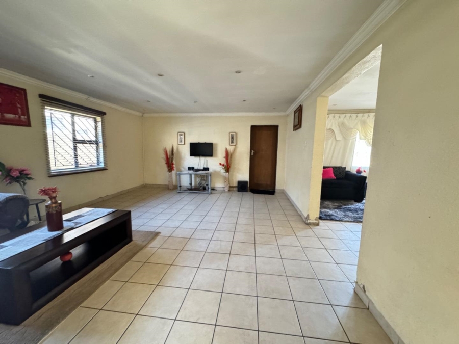 4 Bedroom Property for Sale in Meredale Gauteng