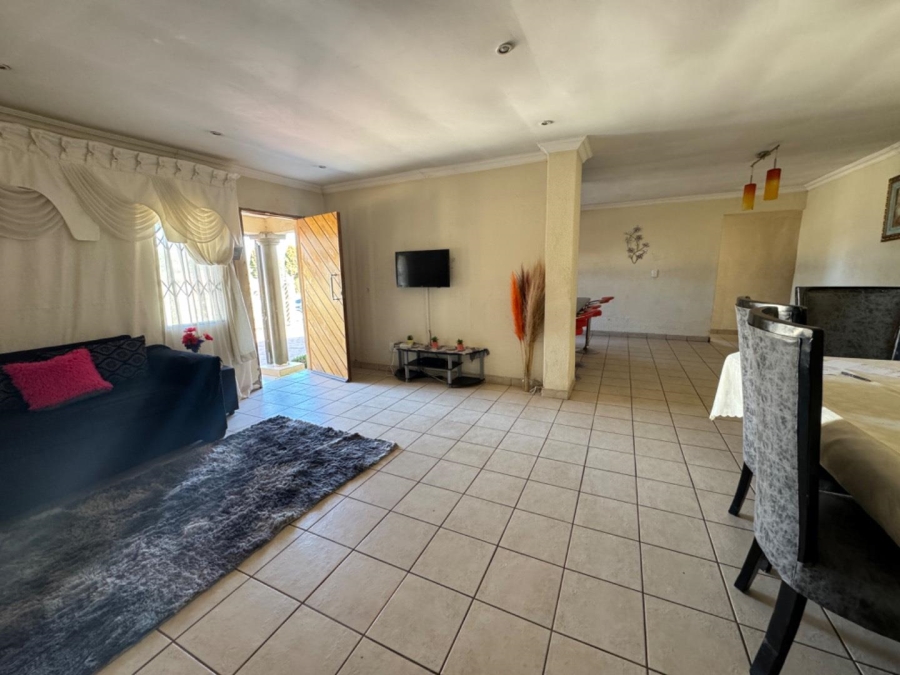 4 Bedroom Property for Sale in Meredale Gauteng
