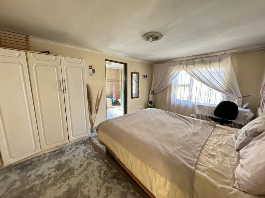 4 Bedroom Property for Sale in Meredale Gauteng