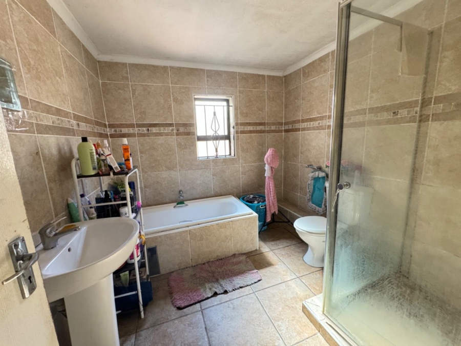 4 Bedroom Property for Sale in Meredale Gauteng