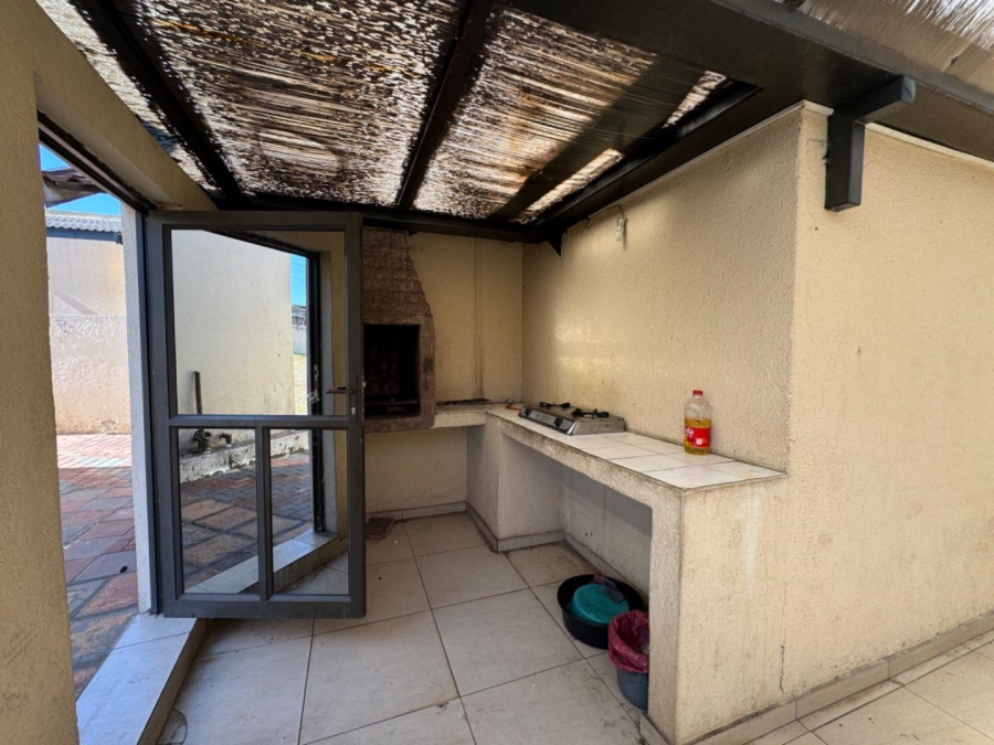 4 Bedroom Property for Sale in Meredale Gauteng