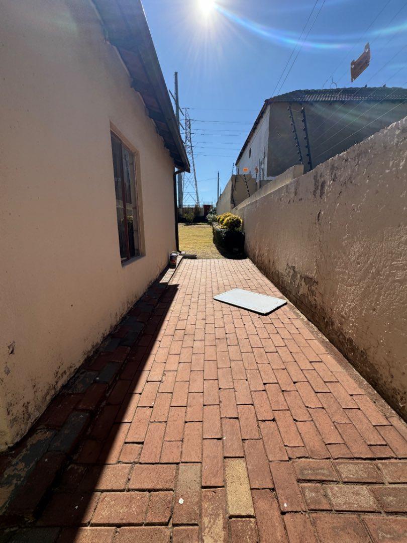 4 Bedroom Property for Sale in Meredale Gauteng