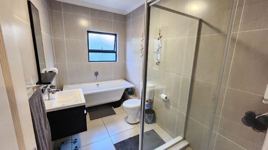 3 Bedroom Property for Sale in Greenstone Hill Gauteng
