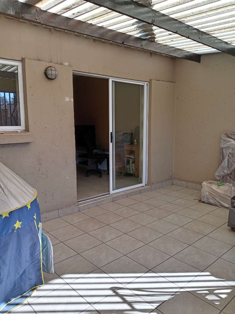 To Let 1 Bedroom Property for Rent in Bramley Park Gauteng