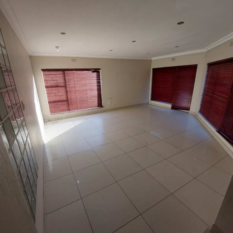 5 Bedroom Property for Sale in Suideroord Gauteng