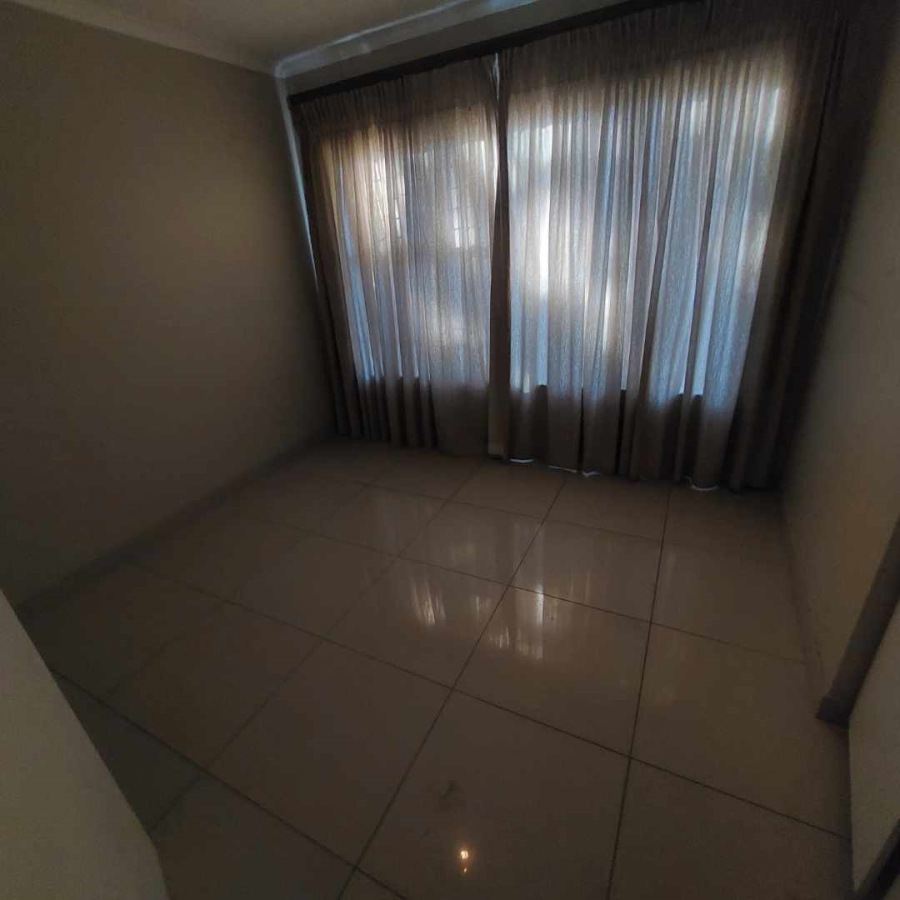 5 Bedroom Property for Sale in Suideroord Gauteng