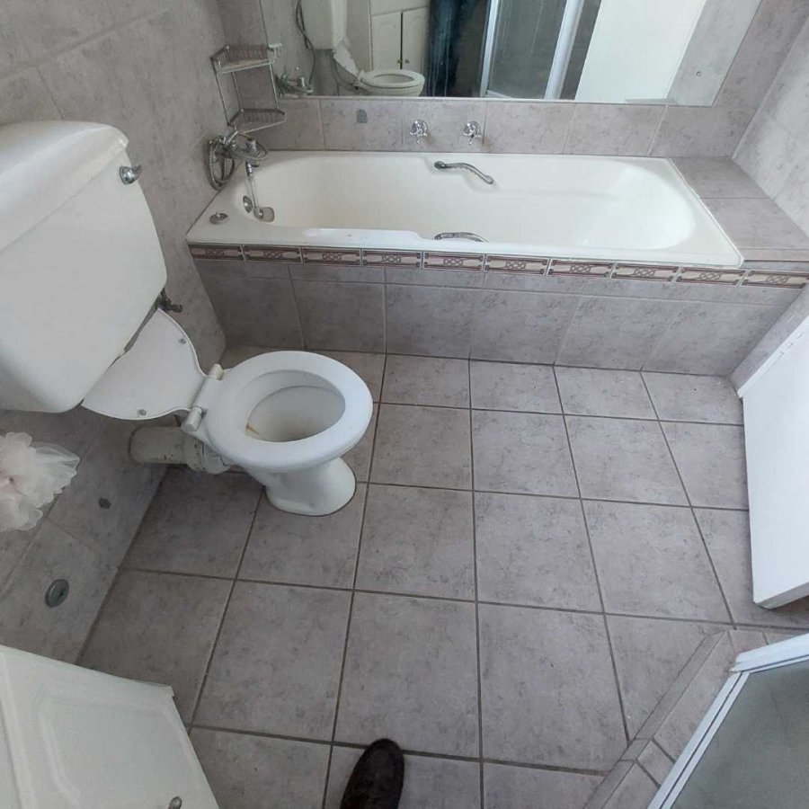 5 Bedroom Property for Sale in Suideroord Gauteng