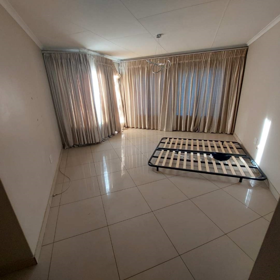 5 Bedroom Property for Sale in Suideroord Gauteng