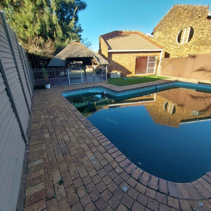 5 Bedroom Property for Sale in Suideroord Gauteng