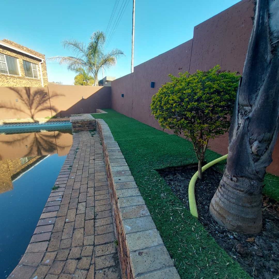 5 Bedroom Property for Sale in Suideroord Gauteng