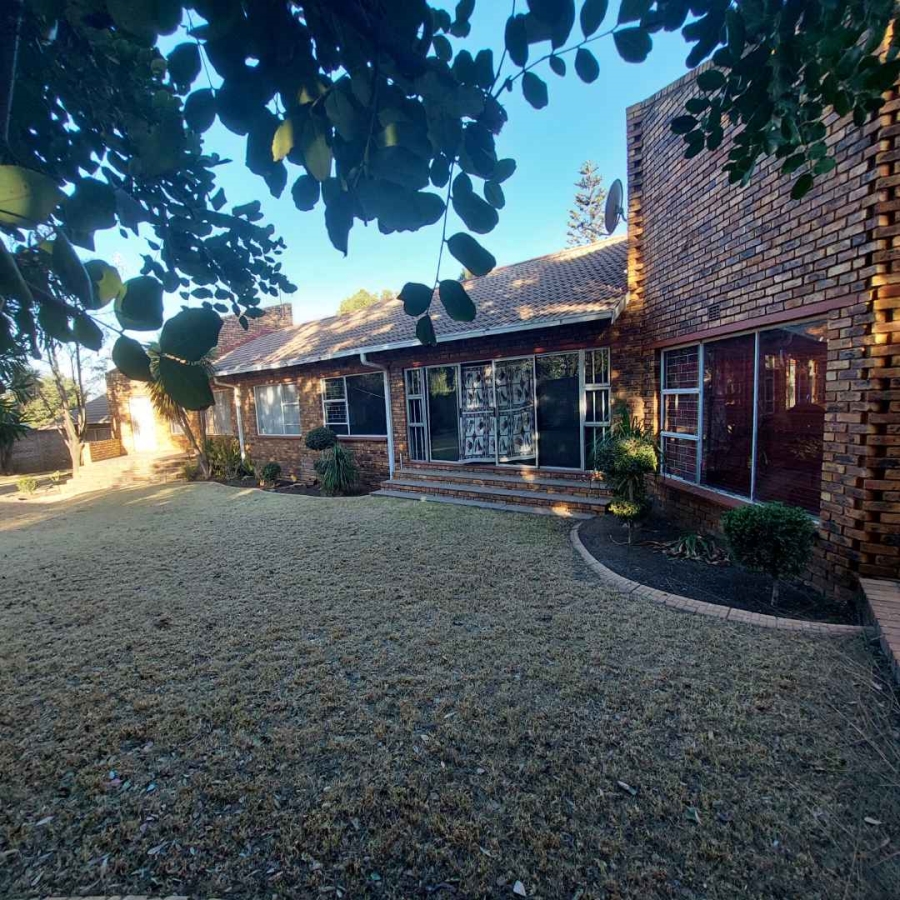 5 Bedroom Property for Sale in Suideroord Gauteng