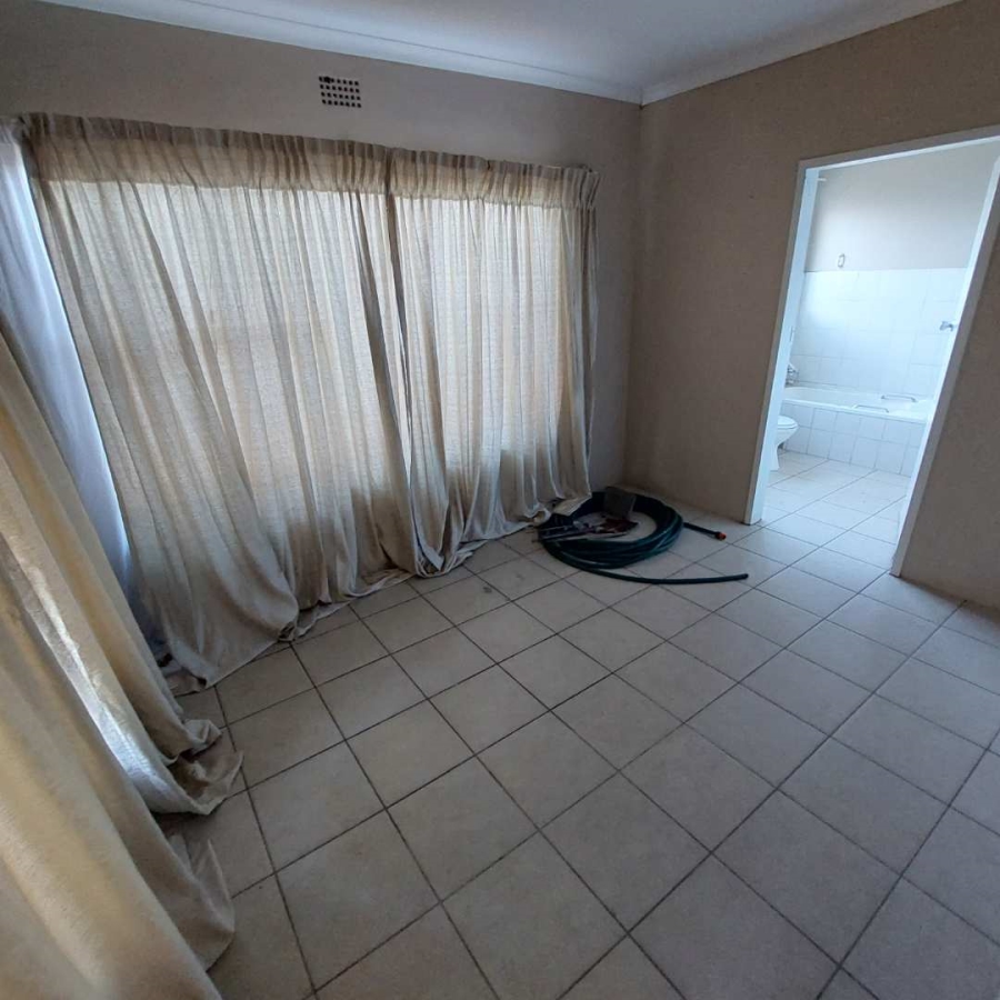 5 Bedroom Property for Sale in Suideroord Gauteng