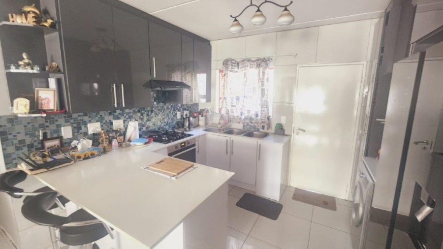 3 Bedroom Property for Sale in Bassonia Gauteng