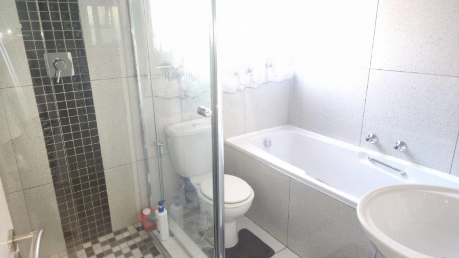 3 Bedroom Property for Sale in Bassonia Gauteng