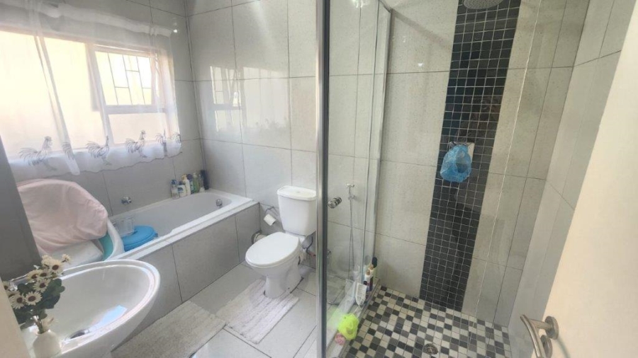 3 Bedroom Property for Sale in Bassonia Gauteng