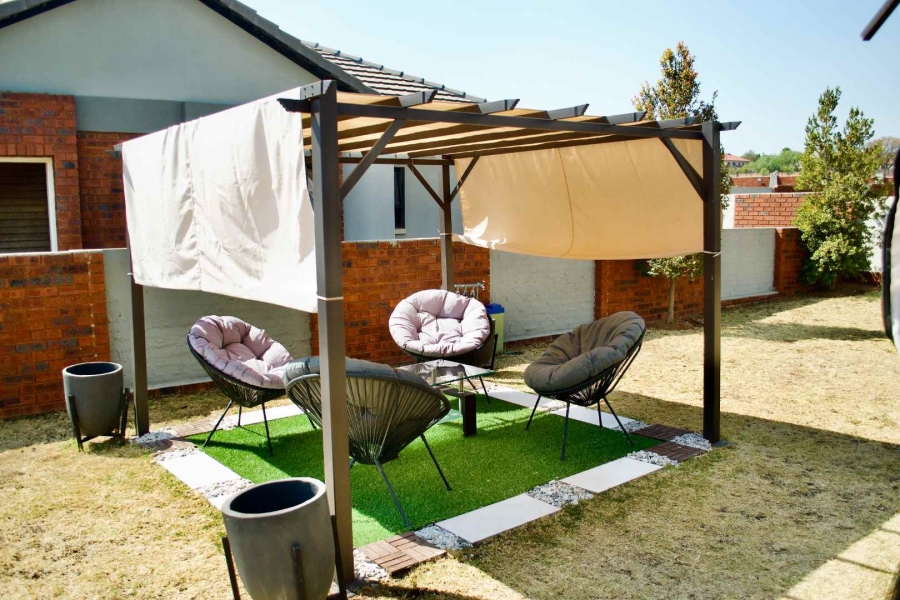 3 Bedroom Property for Sale in Rooihuiskraal North Gauteng