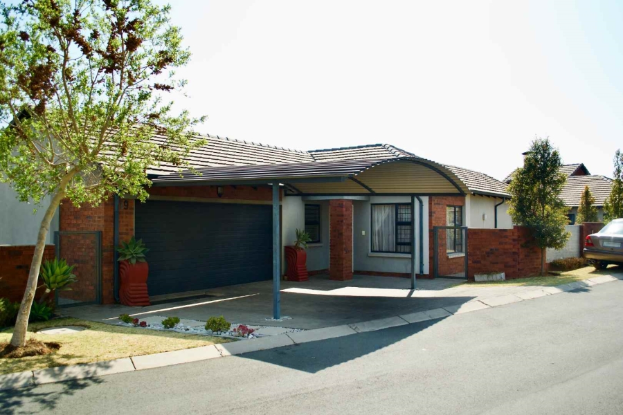 3 Bedroom Property for Sale in Rooihuiskraal North Gauteng