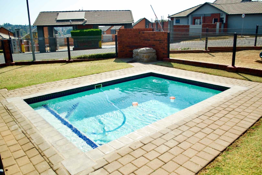 3 Bedroom Property for Sale in Rooihuiskraal North Gauteng
